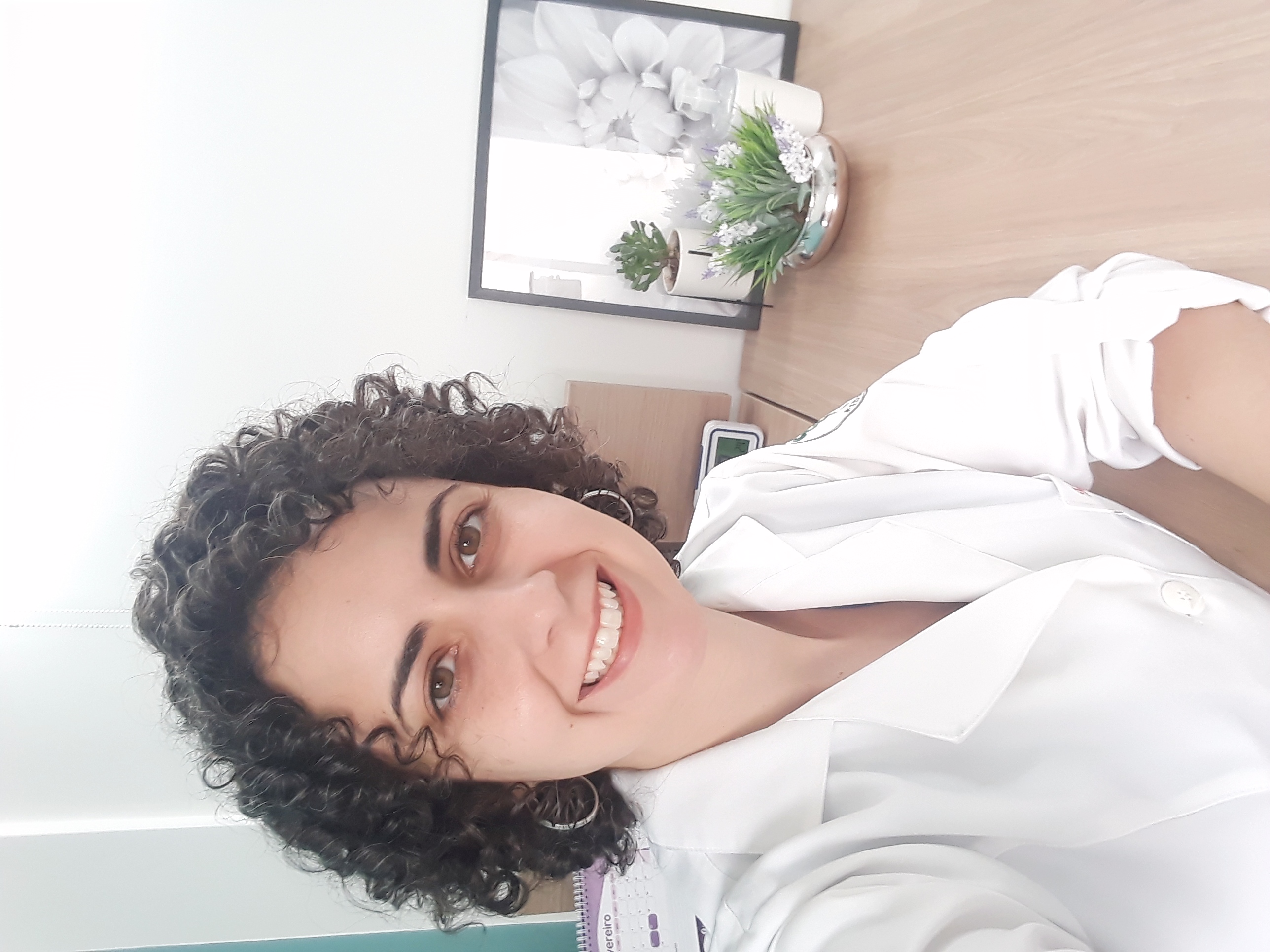 Dra. Mariana Diniz Rolo no consultório